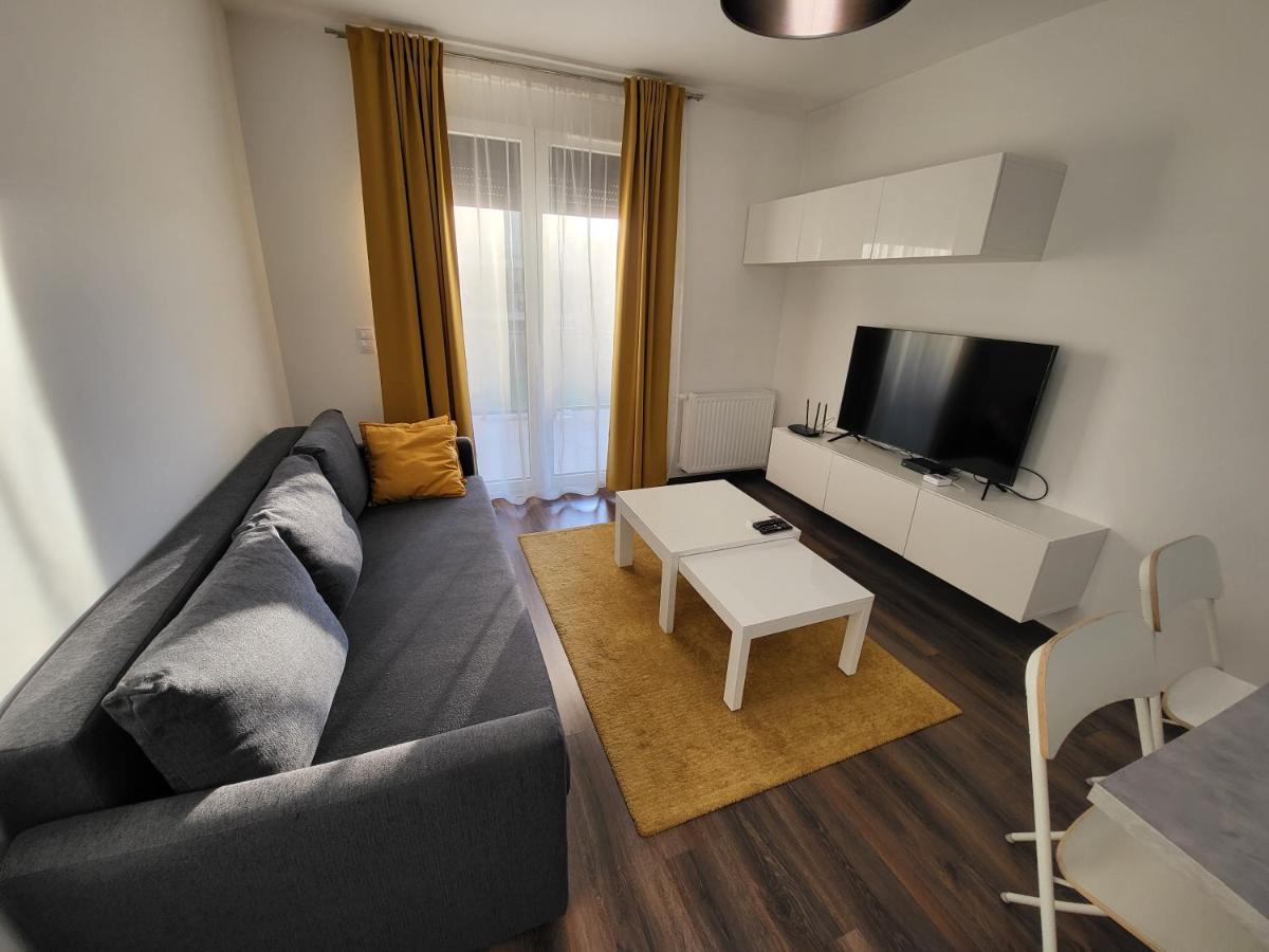 Sdp Marina Apartment Budapeste Exterior foto